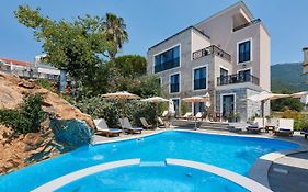 Moderna Luxury Apartments With Heated Pool